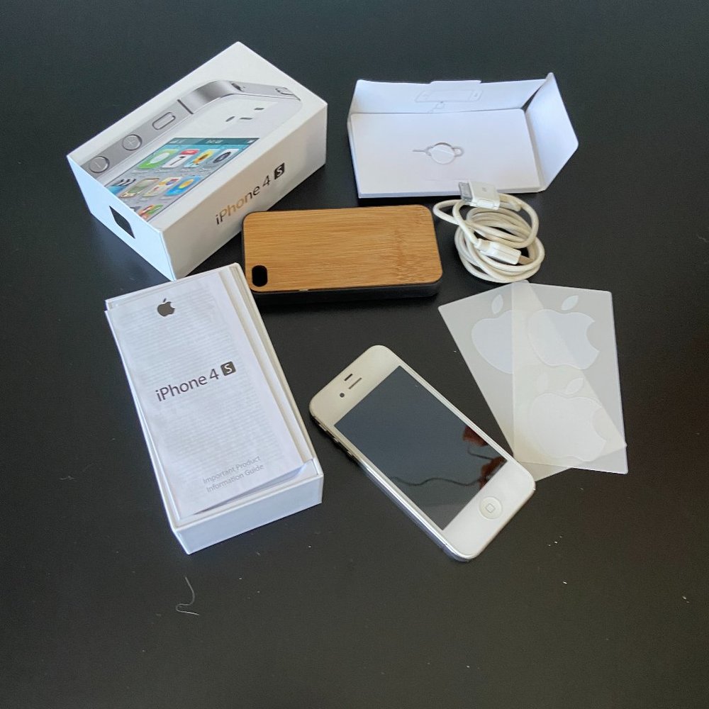 ✨HOST PICK ✨Apple iPhone 4S, Unlocked White 32 GB